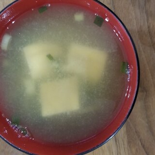 豆腐、わけぎの味噌汁